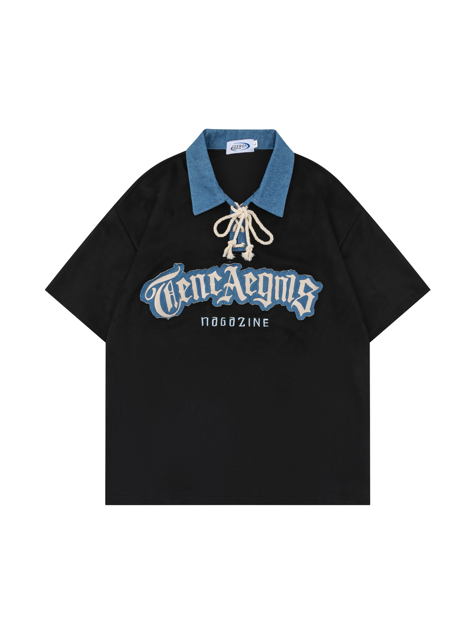 Polo con cuello en contraste y gráfico de eslogan