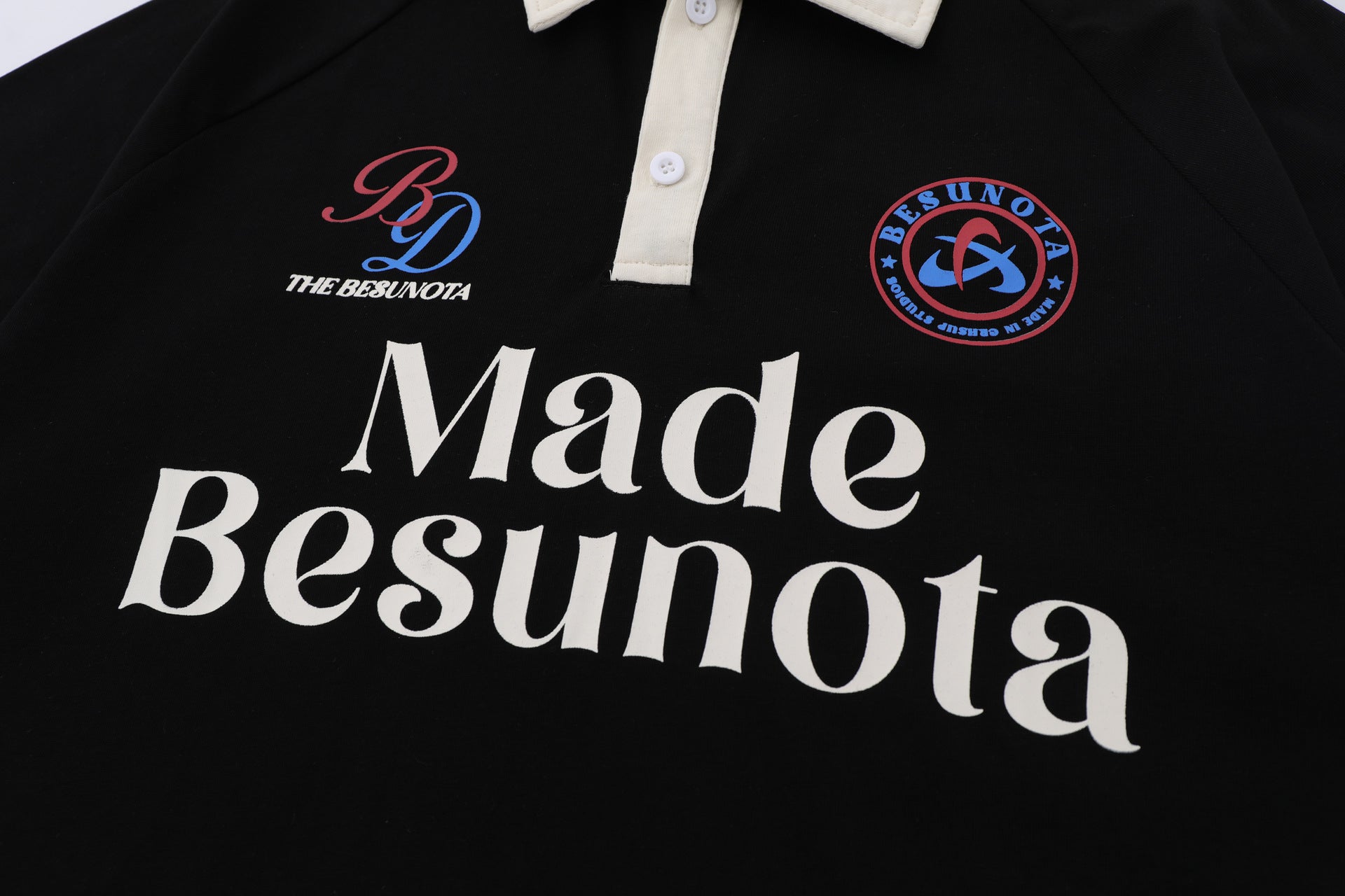 Polos americanos clásicos con medio botón